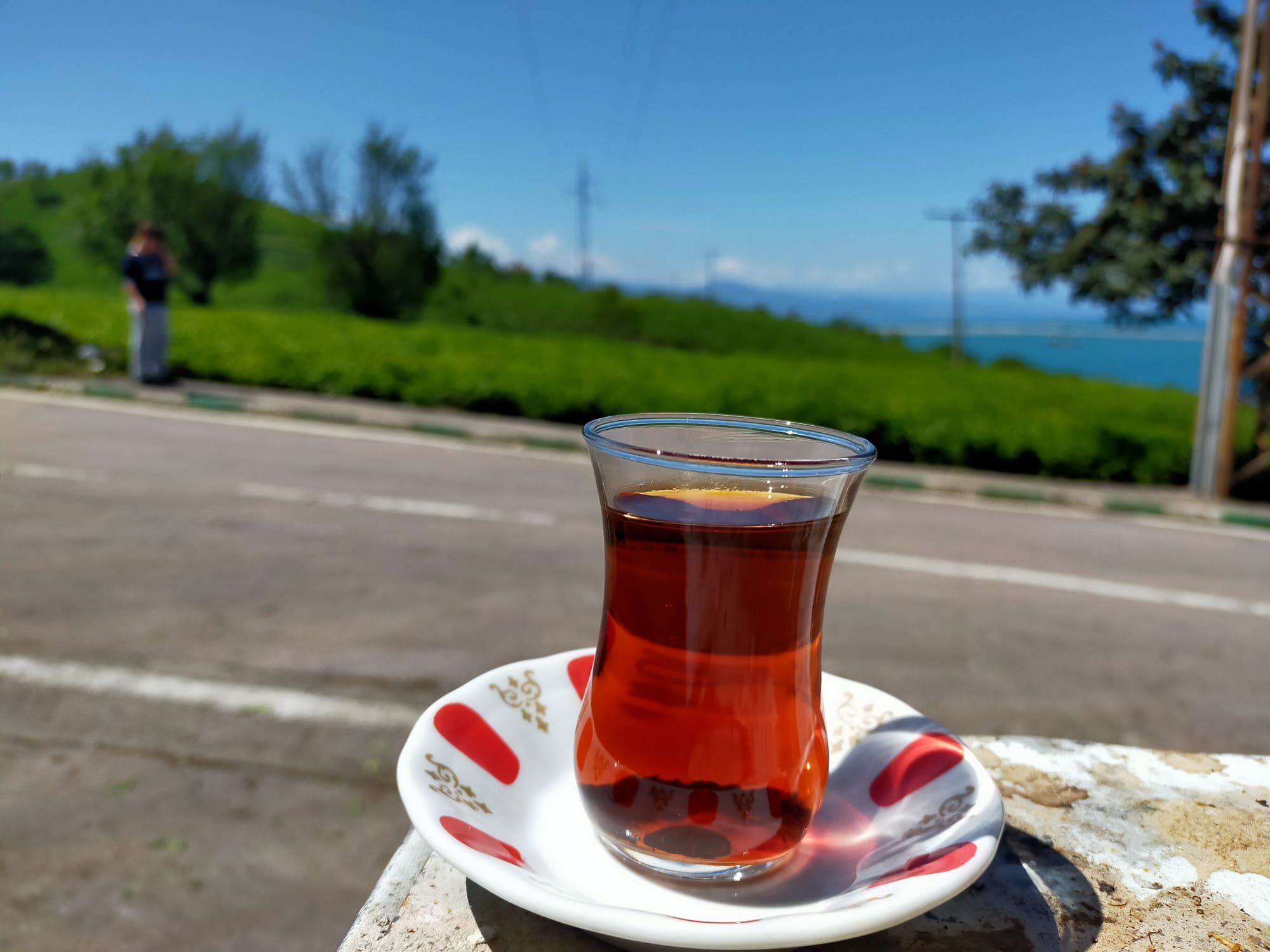Yol Arkaplanlı Çay Bardağı